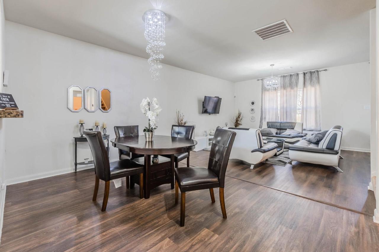 Luxury 5Br Dallas Retreat With Business Amenities - Perfect For Business Travelers, Families & Groups מראה חיצוני תמונה
