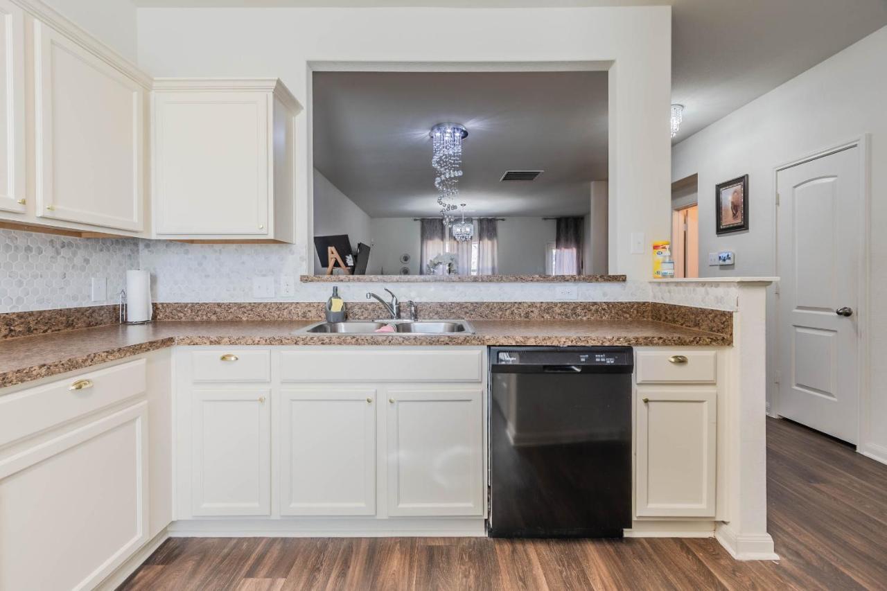 Luxury 5Br Dallas Retreat With Business Amenities - Perfect For Business Travelers, Families & Groups מראה חיצוני תמונה