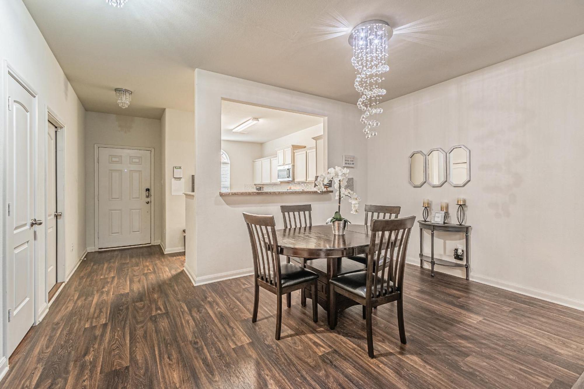 Luxury 5Br Dallas Retreat With Business Amenities - Perfect For Business Travelers, Families & Groups מראה חיצוני תמונה