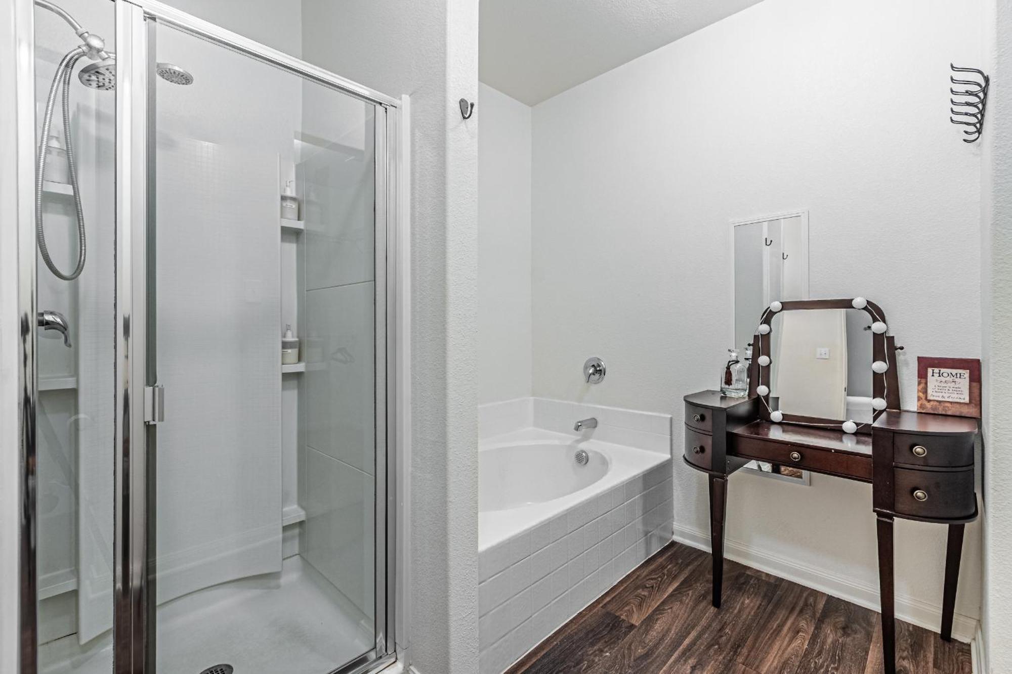 Luxury 5Br Dallas Retreat With Business Amenities - Perfect For Business Travelers, Families & Groups מראה חיצוני תמונה