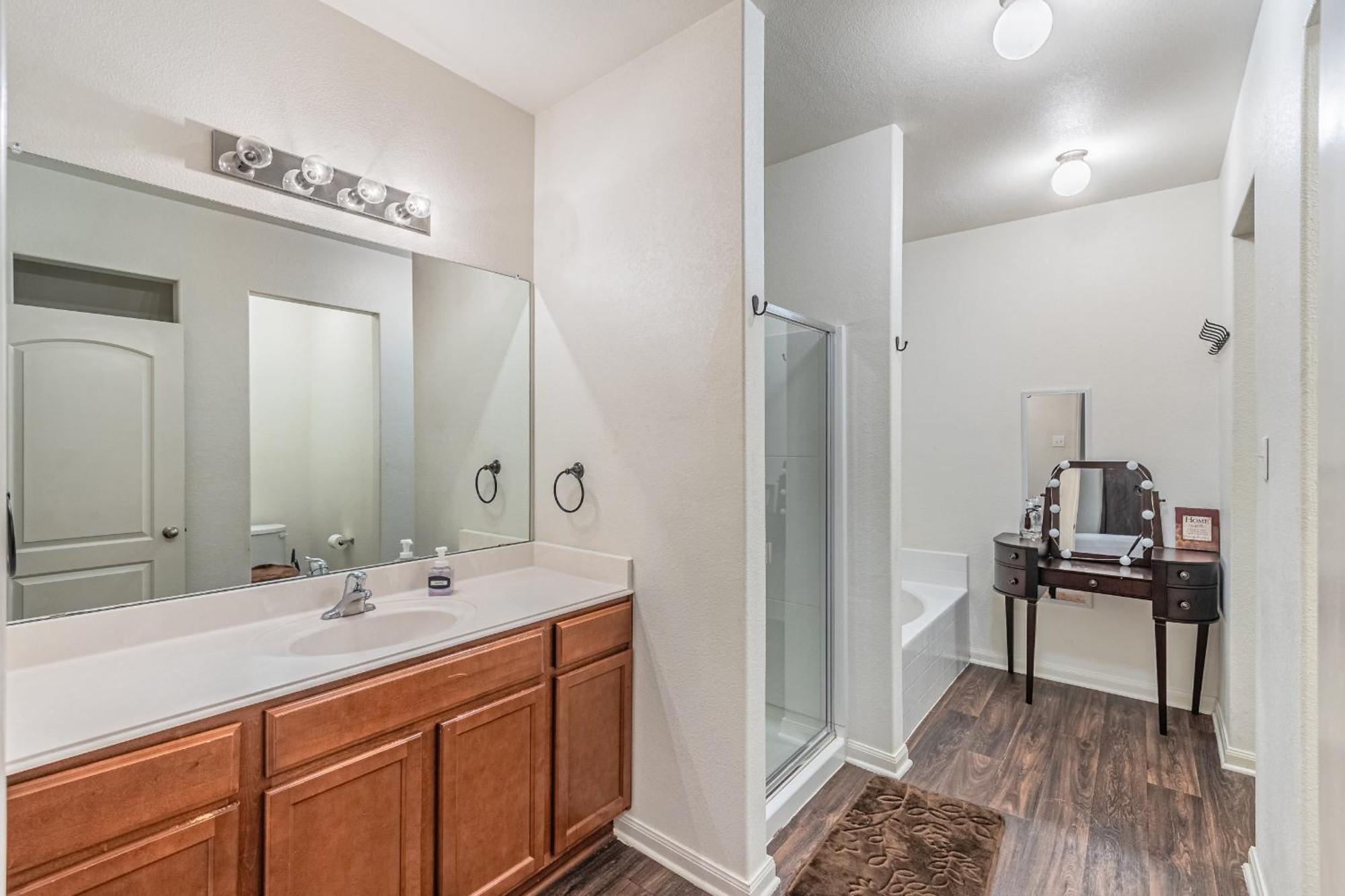 Luxury 5Br Dallas Retreat With Business Amenities - Perfect For Business Travelers, Families & Groups מראה חיצוני תמונה