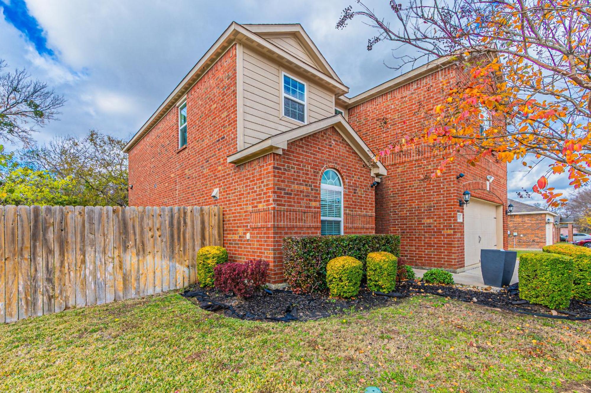 Luxury 5Br Dallas Retreat With Business Amenities - Perfect For Business Travelers, Families & Groups מראה חיצוני תמונה
