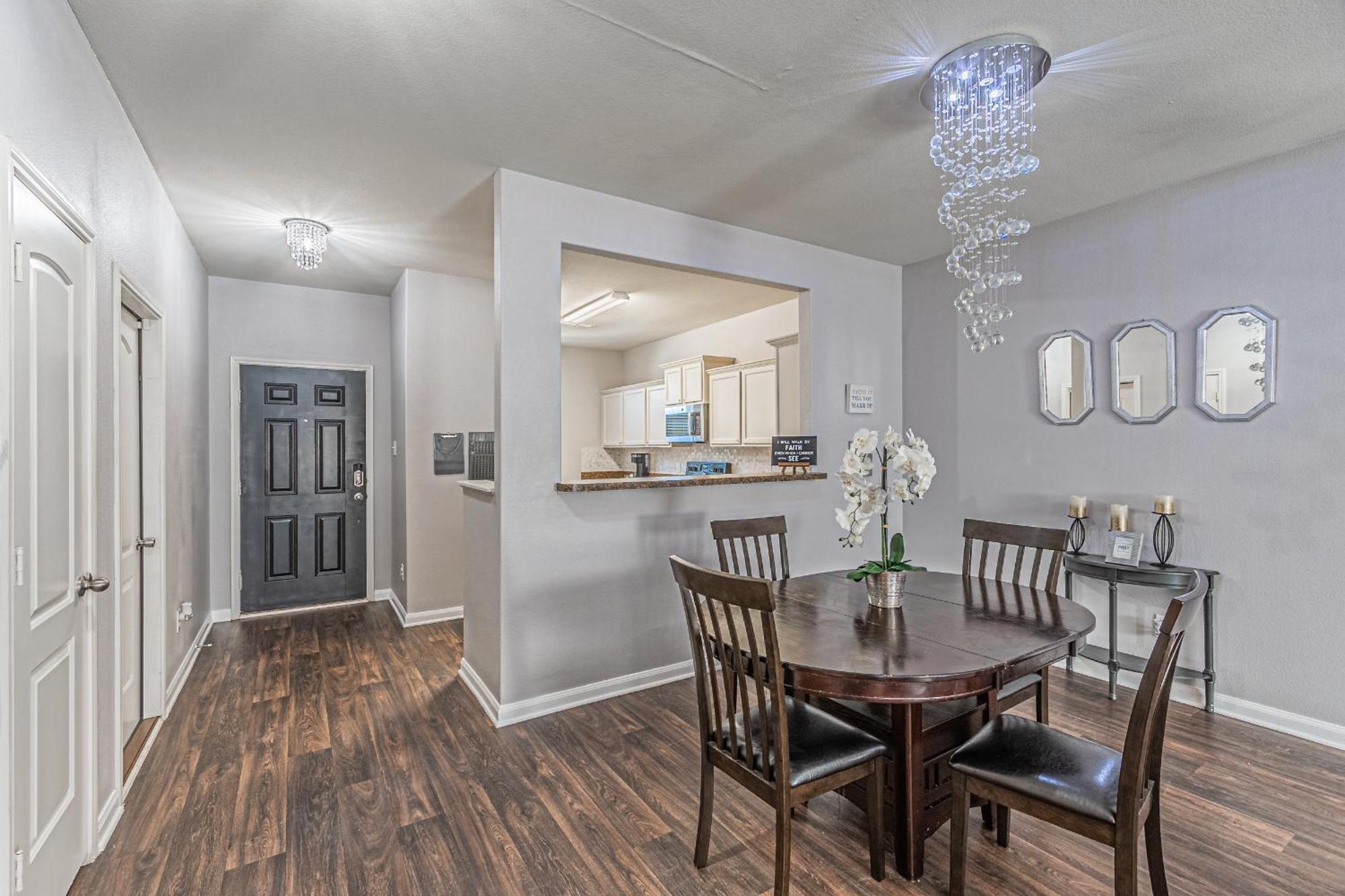 Luxury 5Br Dallas Retreat With Business Amenities - Perfect For Business Travelers, Families & Groups מראה חיצוני תמונה